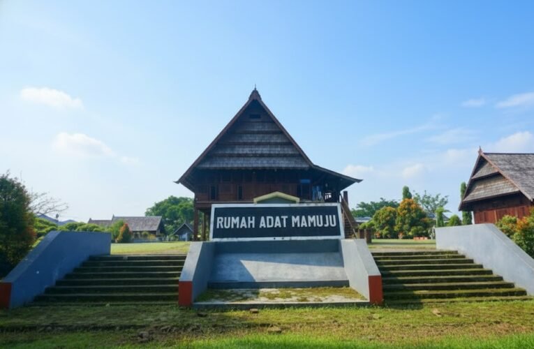 Rumah Adat Mamuju