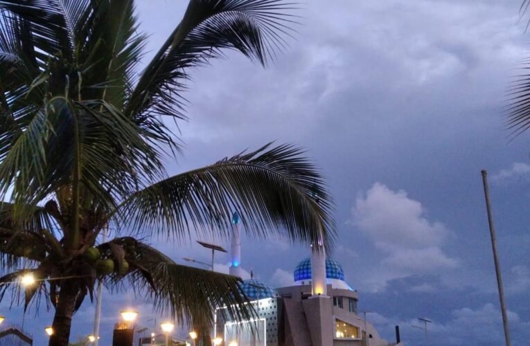 Aku dan Senja Losari