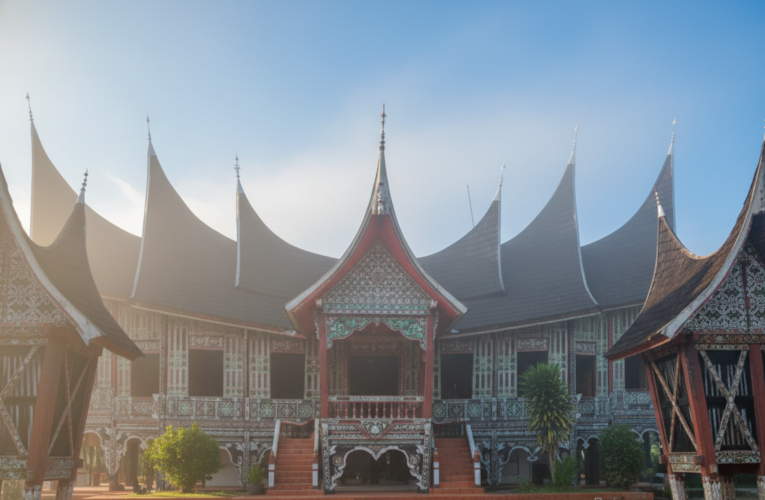 Kemegahan Arsitektur Istano Basa Pagaruyung Tanah Datar