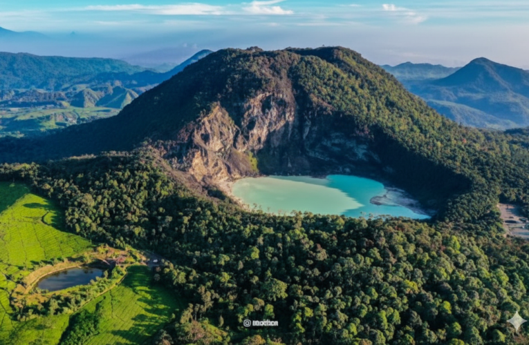 Kawah Putih Ciwidey – Pesona Danau Vulkanik Berwarna Putih Kehijauan