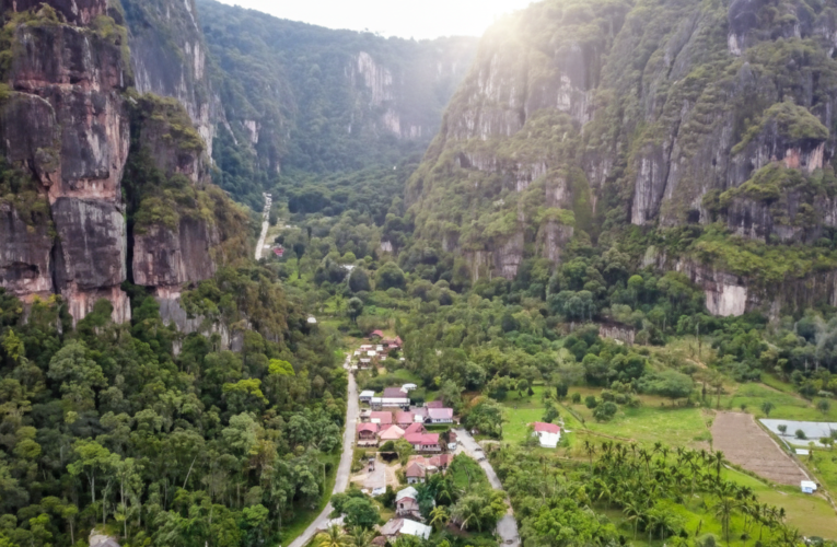 Pesona Tebing Granit Lembah Harau Lima Puluh Kota