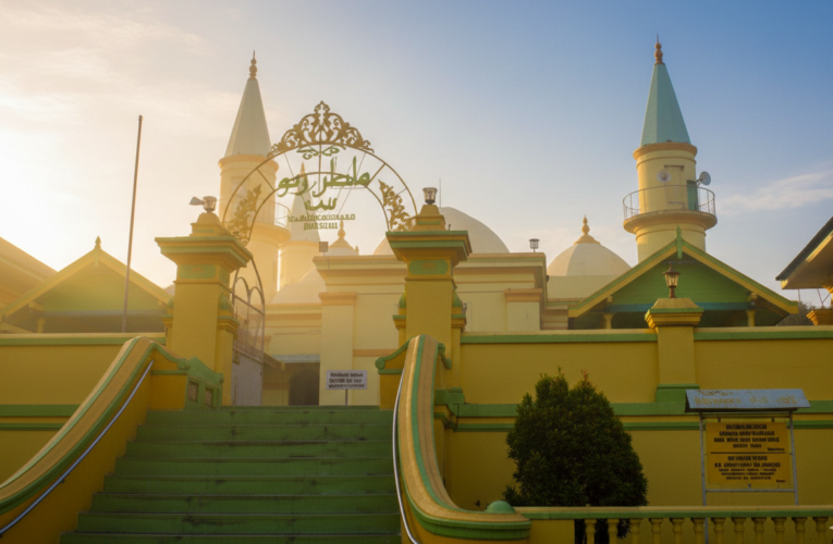 Masjid Raya Sultan Riau: Saksi Bisu Kejayaan Melayu di Pulau Penyengat