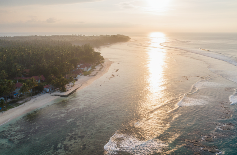 Pantai Tanjung Setia Pesisir Barat