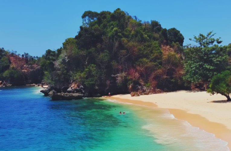 Pantai Tiga Warna: Pesona Gradasi Laut di Kawasan Konservasi Mandiri